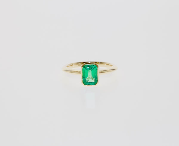 Tamahra Prowse bespoke jewellery commission emerald ring