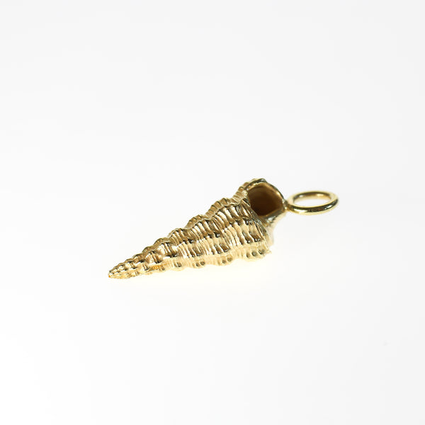 18kt gold shell pendant