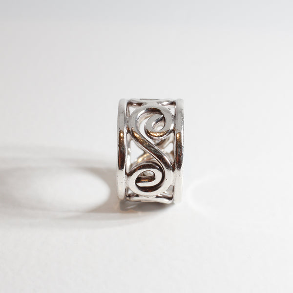 Curly silver wire ring