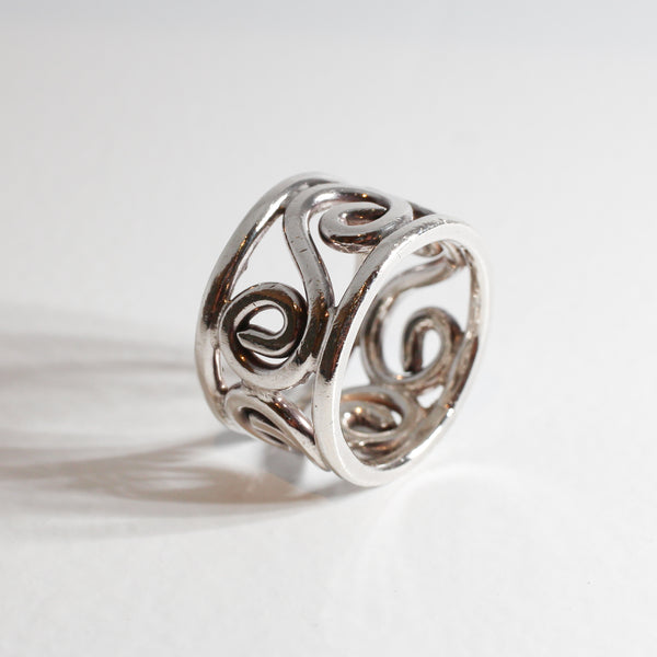 Curly silver wire ring