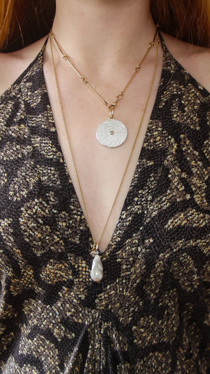 Diamond disc textured pendant