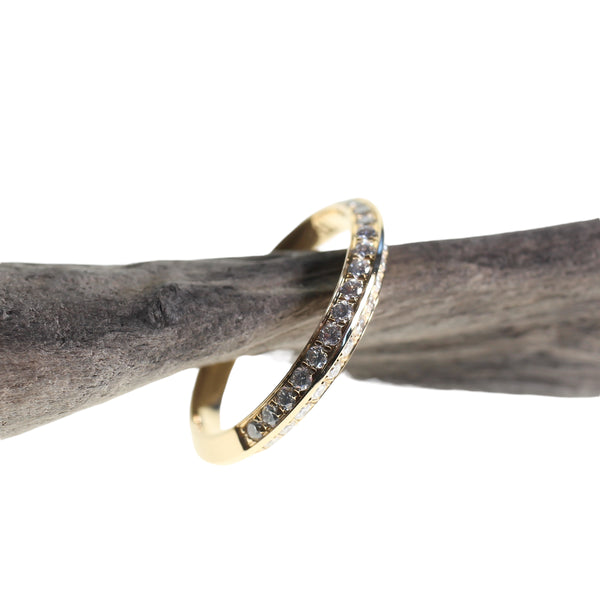 Knife edge diamond ring