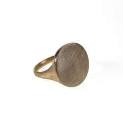 Round faced rustic unisex signet ring in 9kt yellow gold