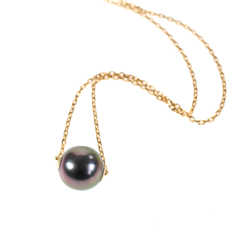 Tahitian pearl set on fine 18 karat gold adjustable chain.