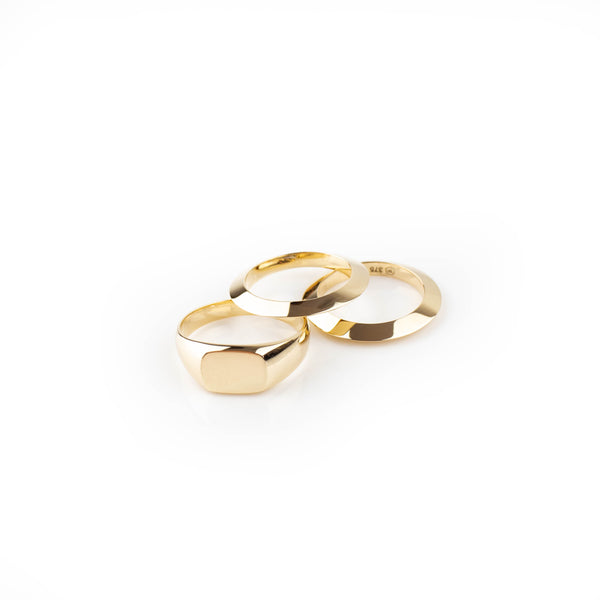 Unisex vintage style signet ring in 9kt gold by Tamahra Prowse.e